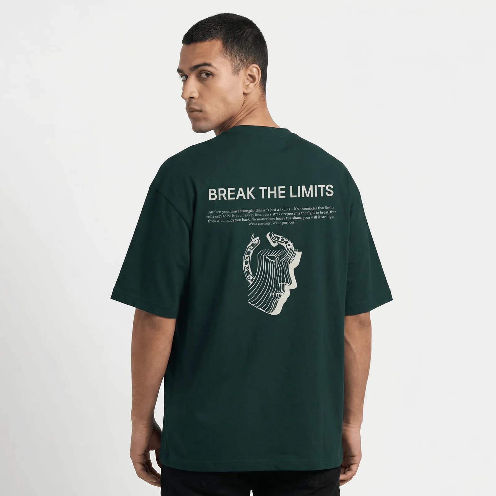 Camiseta Oversize P25 - Verde — en uso