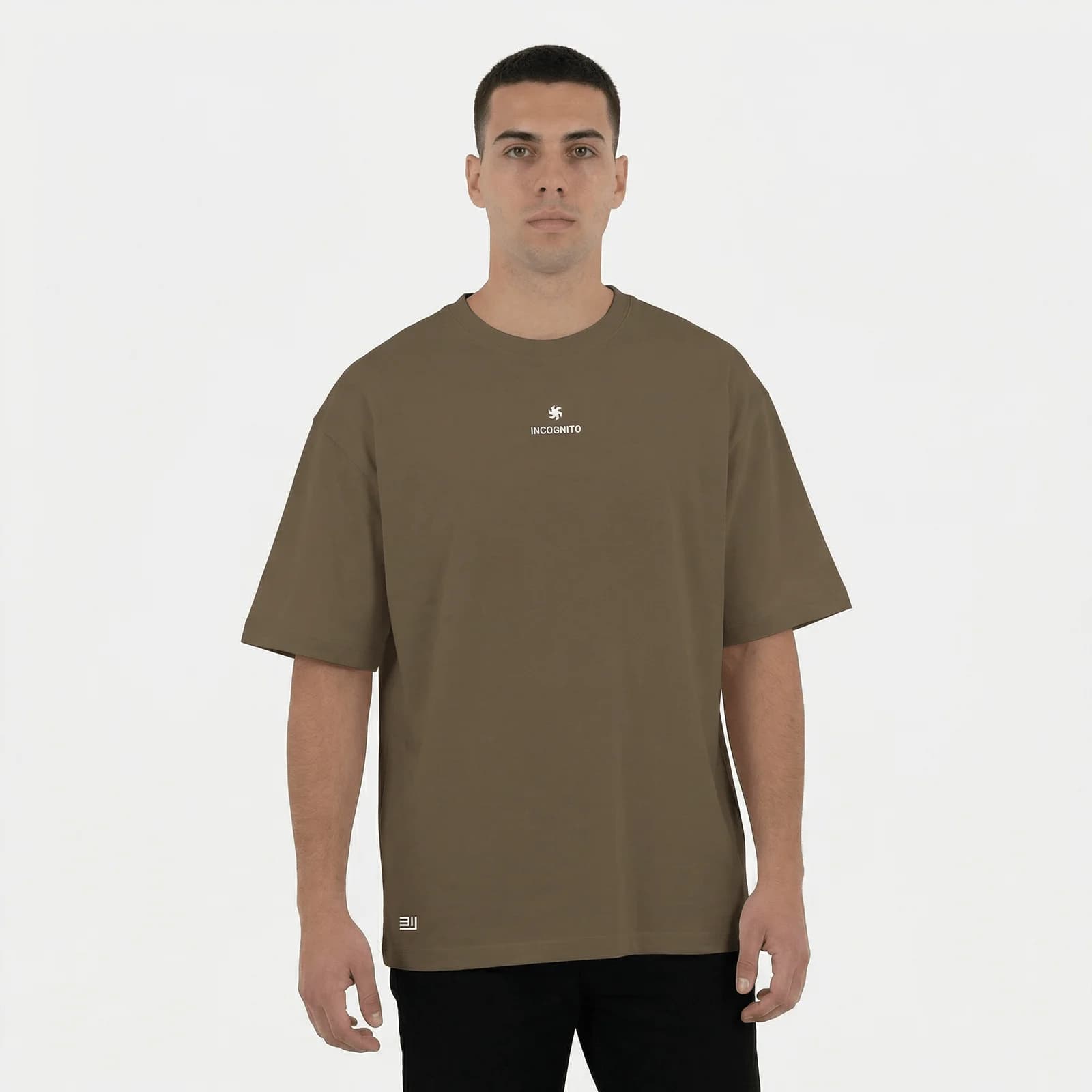 Camiseta Oversize P25 - Mocca — en uso