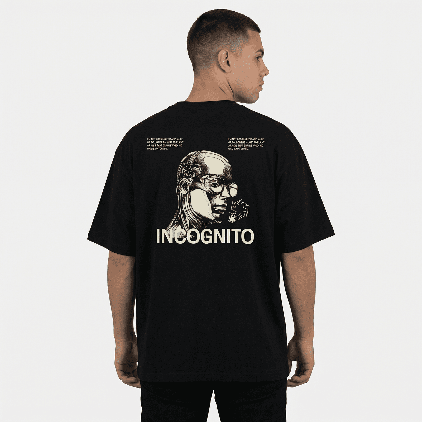 Camiseta Oversize P25 - Negro — en uso