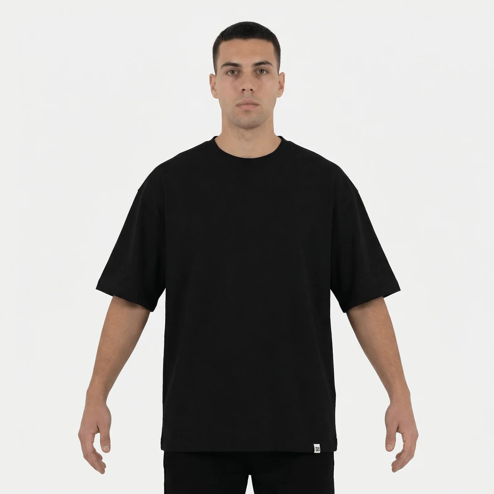 Camiseta P25 - Negro — en uso