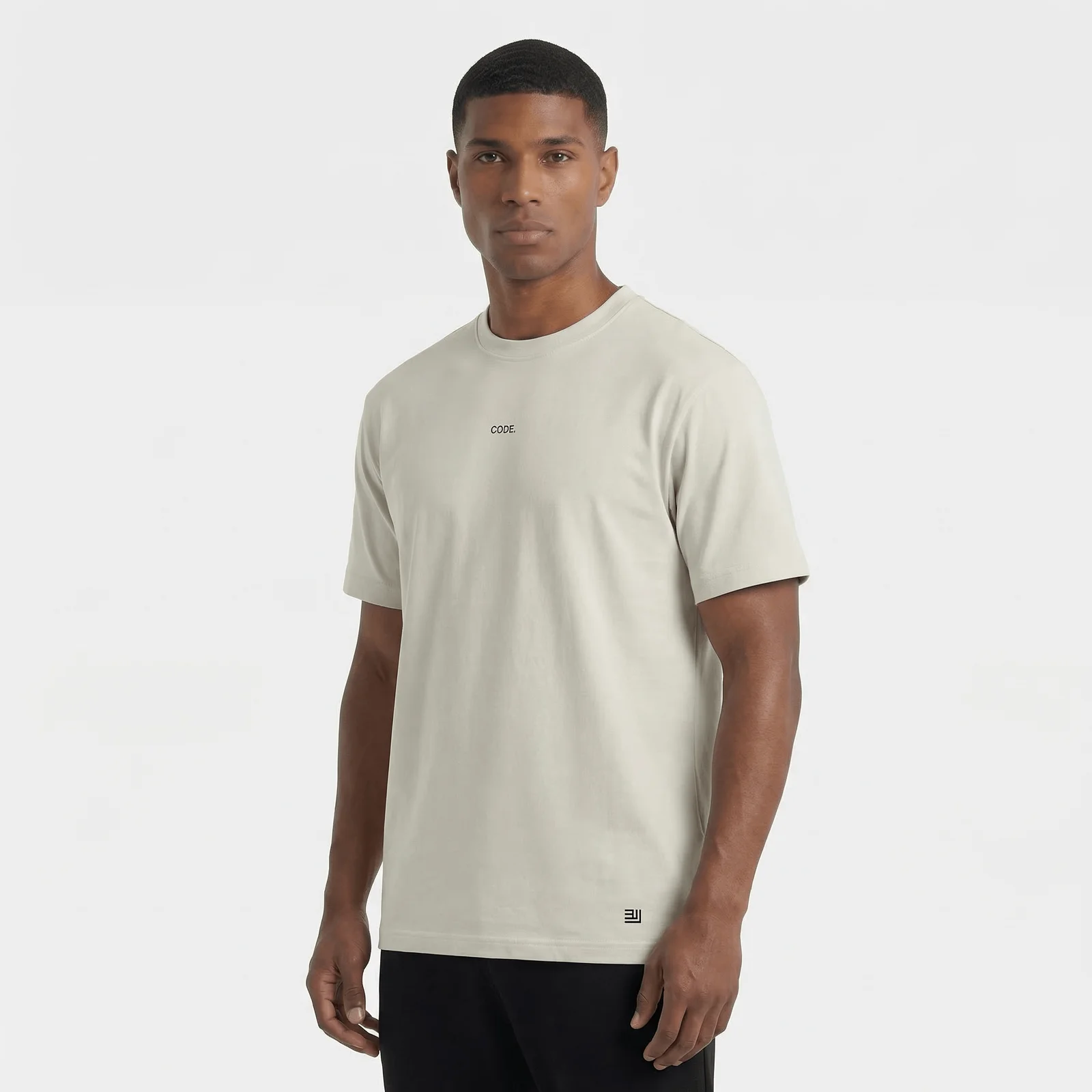 Camiseta P25 - Marfil — en uso