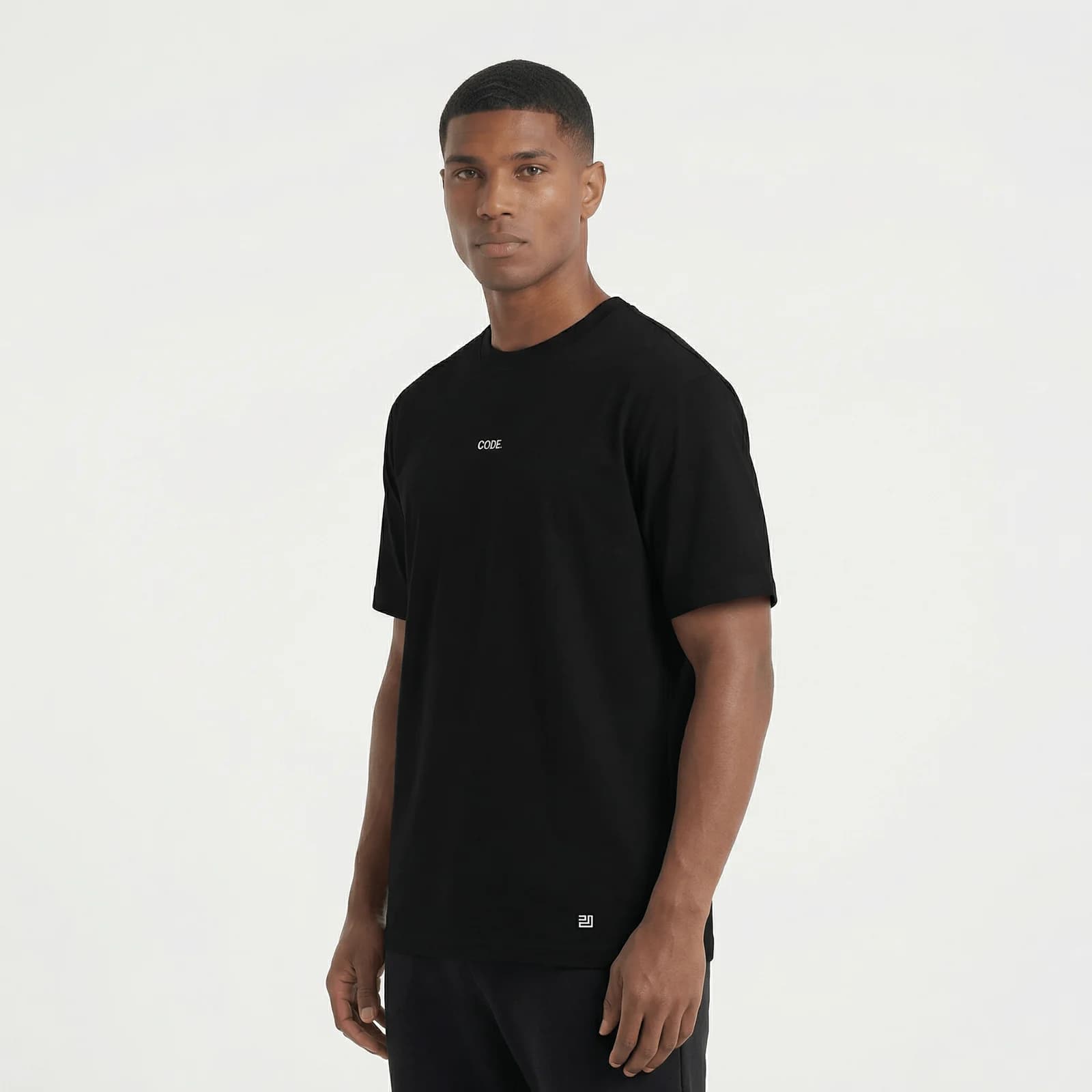 Camiseta Regular Fit P25 - Negro — en uso