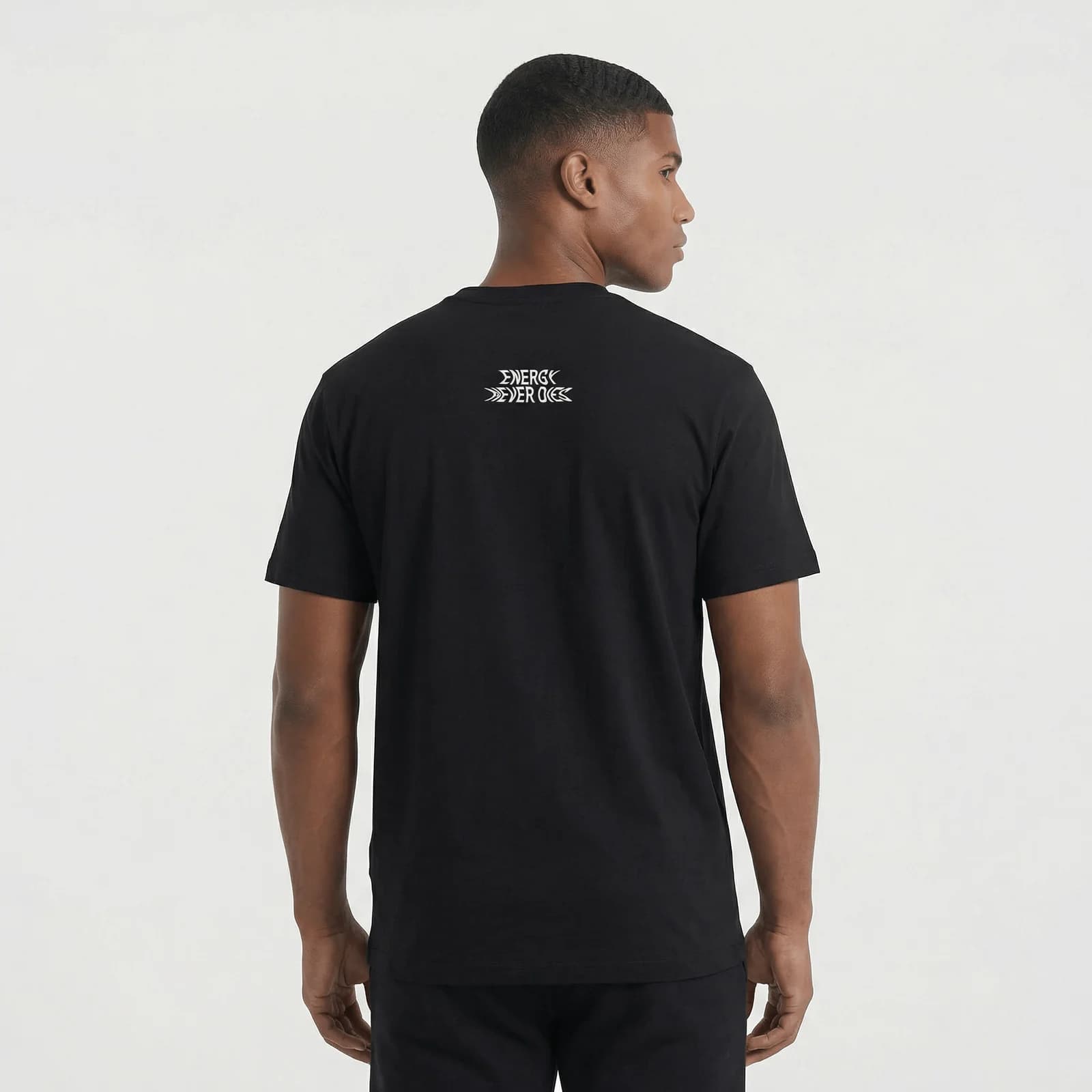Camiseta P25 - Negro — en uso
